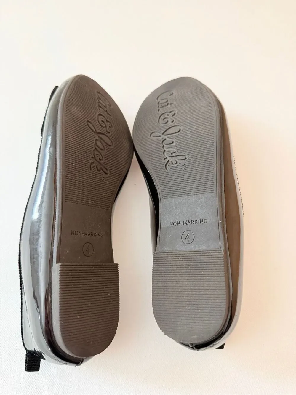 Cat & Jack Kids' Ashlyn Ballet Flats Black size 4